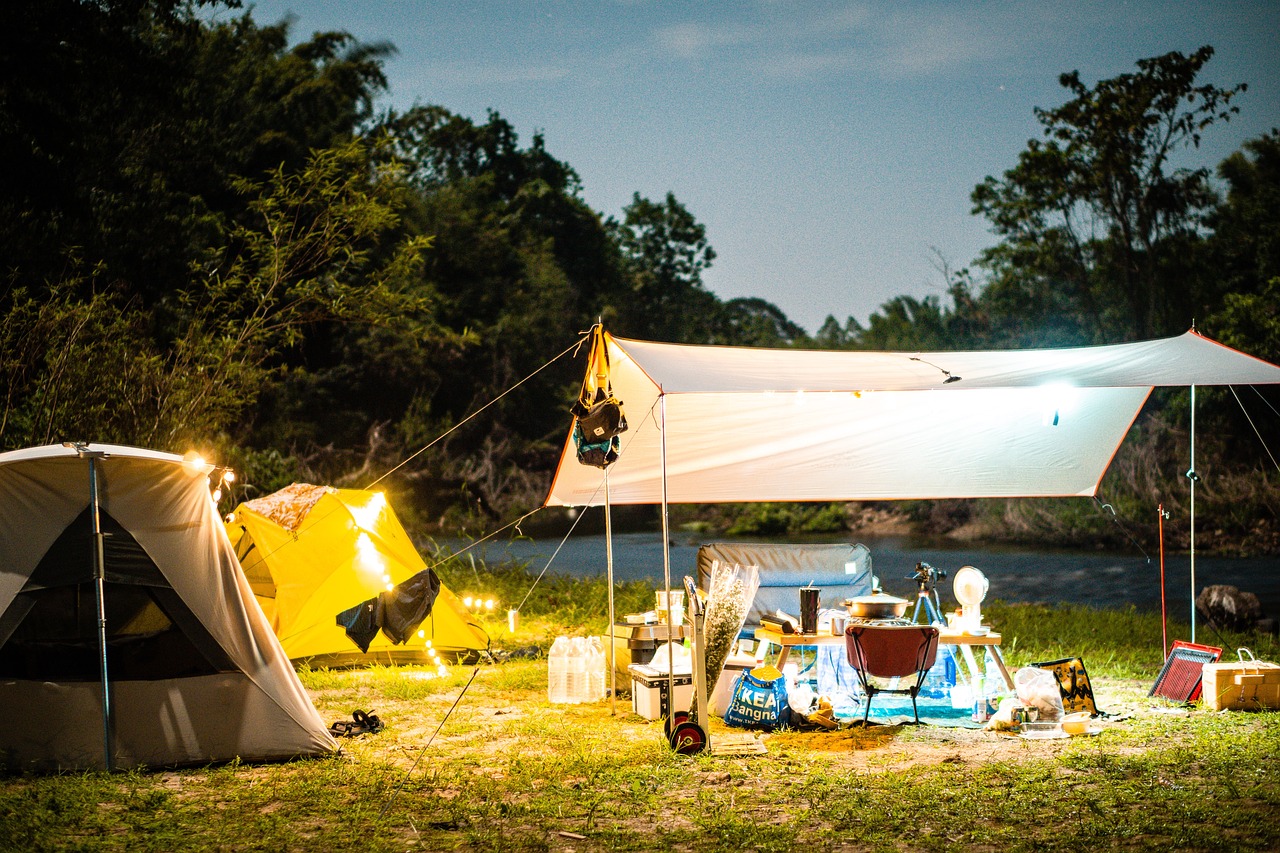 SUV를 갖고 즐기는 캠핑 장소 사진